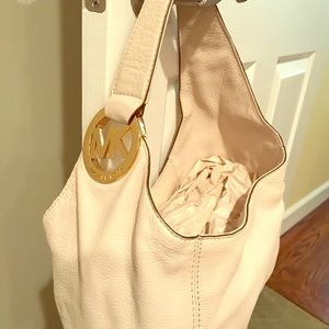 Michael Kors beige boho shoulder bag.